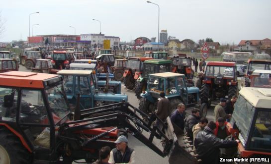 traktori orasje